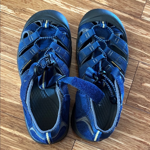 Kids Blue Keen Sandals youth size 5 - Picture 1 of 4
